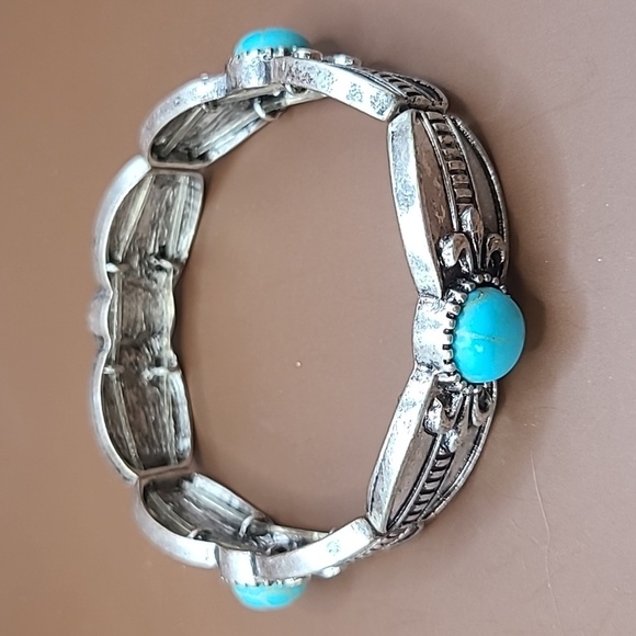 Silver tone stretch bracelet with faux turquoise - Picture 2 of 4